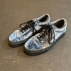 Vans sneakers, blue velvet!